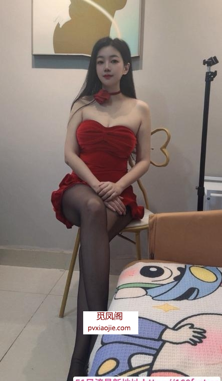 红衣舞娘